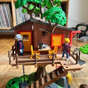 Playmobil Treehouse set + Extras